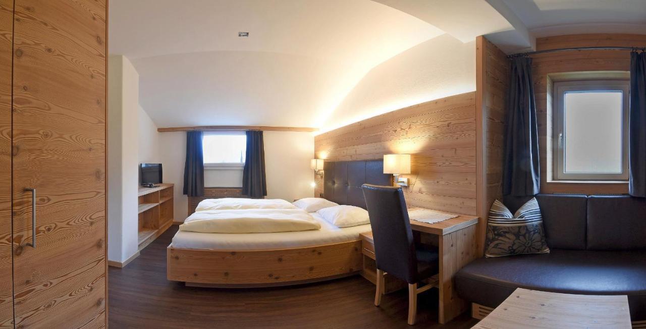 Hotel Garni Vanadis Urtijëi Buitenkant foto