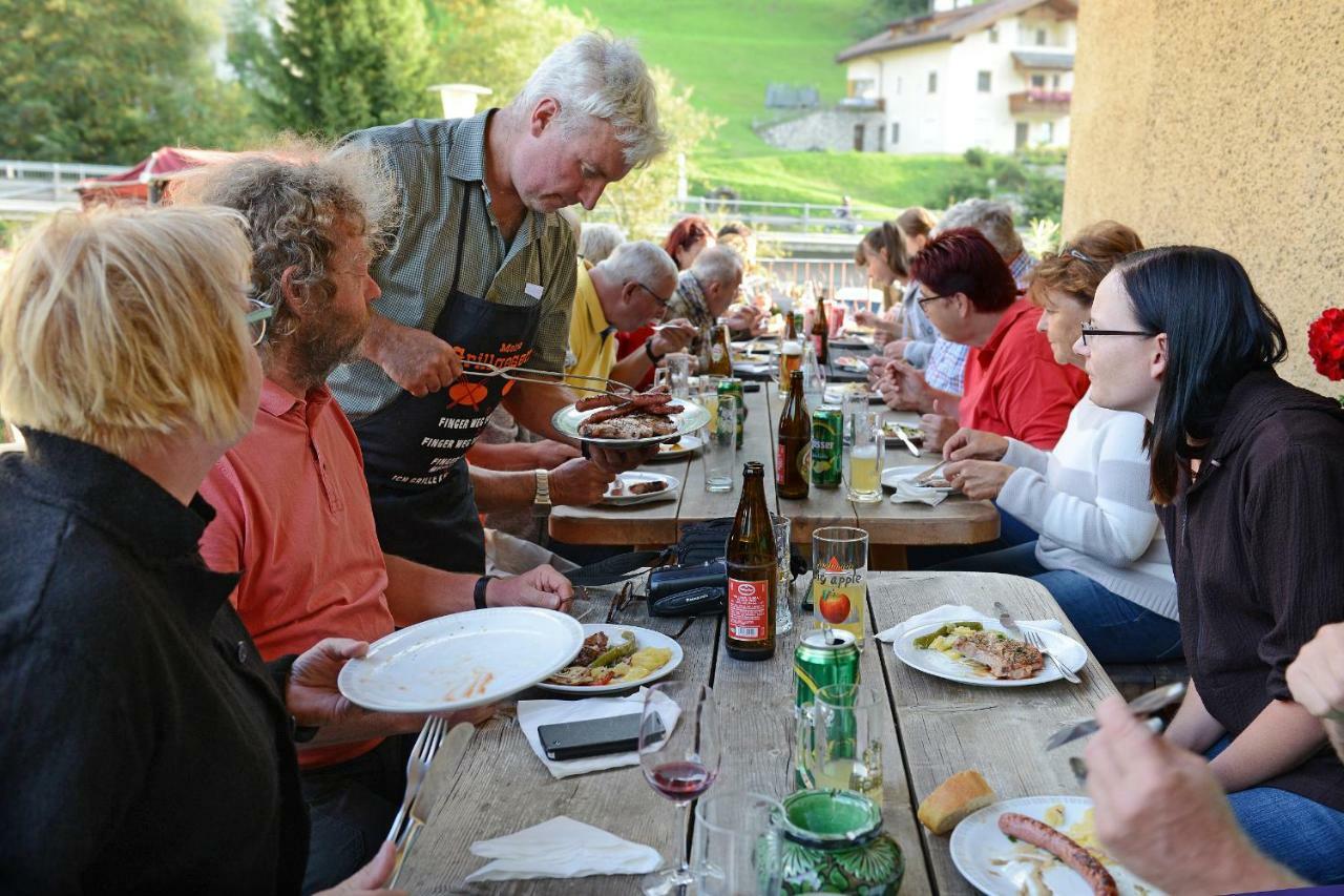 Hotel Garni Vanadis Urtijëi Buitenkant foto