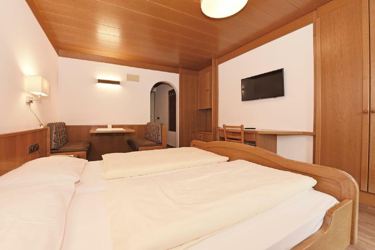 Hotel Garni Vanadis Urtijëi Buitenkant foto